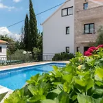 Maca & Apartmán Trogir