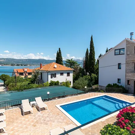 Maca & * Trogir