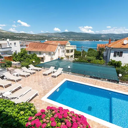 Maca & Trogir
