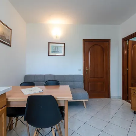 Apartament Maca &