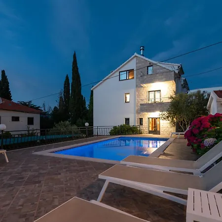 Maca & Apartman Trogir