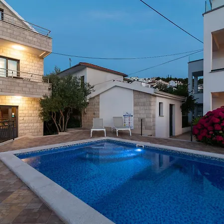 Maca & Trogir