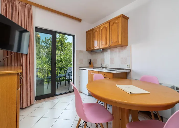 Maca & Apartman Trogir