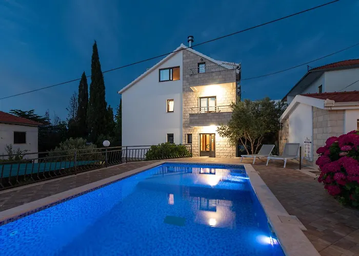 Maca & Τρογκίρ