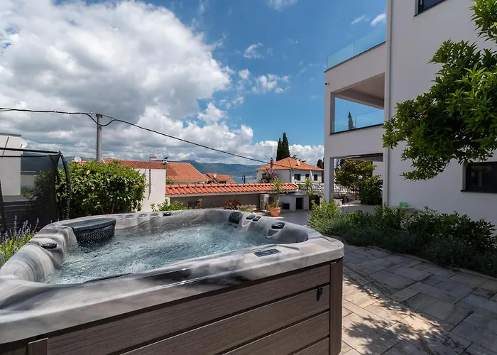 Διαμέρισμα Maca & *