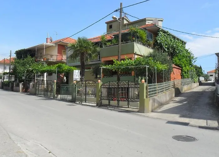 Maca & Apartman Trogir