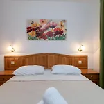 Maca & * Trogir